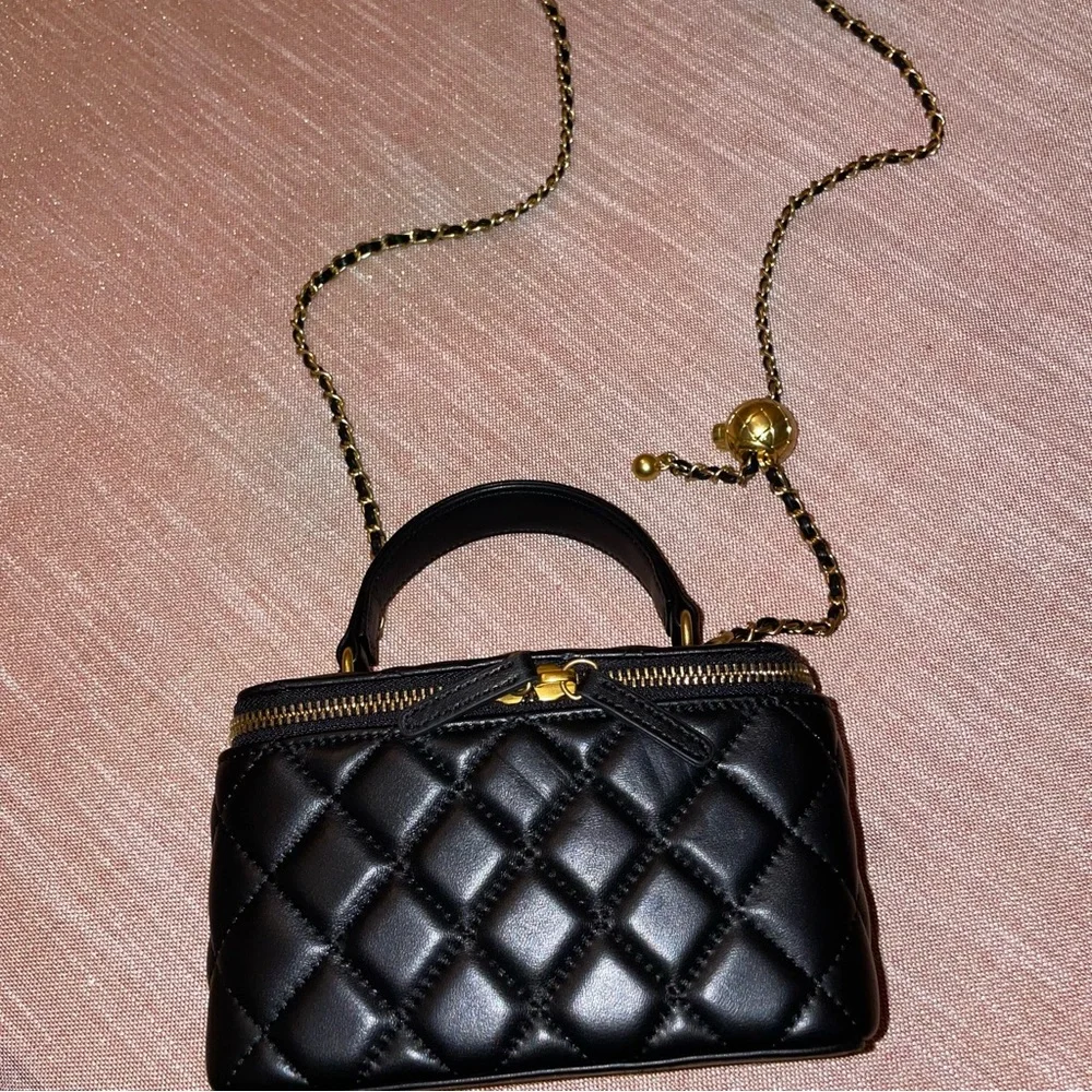 Quilted Crossbody Purse - Picture 2 of 3